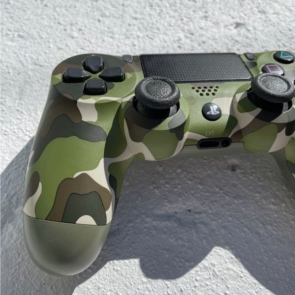 Pre-Owned Green Camo DualShock 4 Controller - Picture 5 of 11